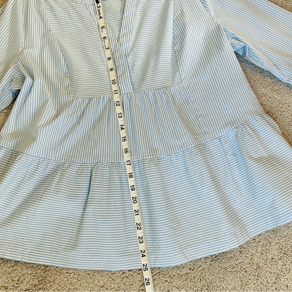 Crown&Ivy Tiered Bell Sleeve Blue White Striped V-neck Sz Large Summer Beach - Picture 10 of 11